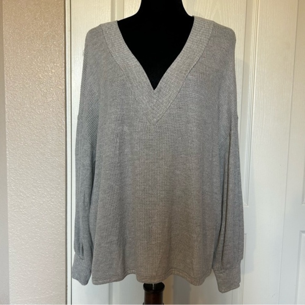NWT Lulus Gray Waffle‎ Knit V Neck Sweater Size Small